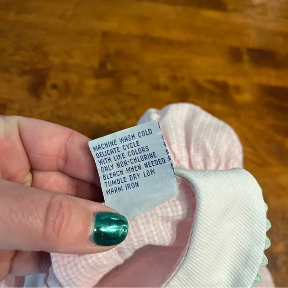 Carriage Boutique strawberry smocked romper seersucker one piece size 6 months